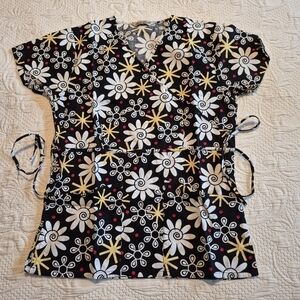 Comfy Cotton women's scrub top daisy design tag removed measures size Small